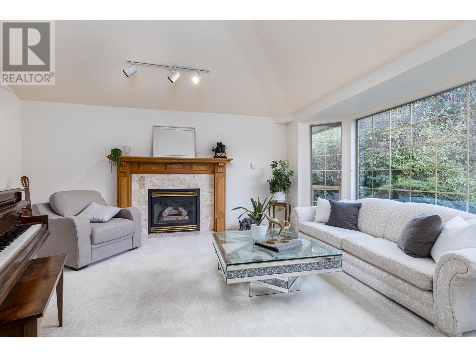 1734 Fulton Avenue, West Vancouver, British Columbia  V7V 1S9 - Photo 3 - R2826959
