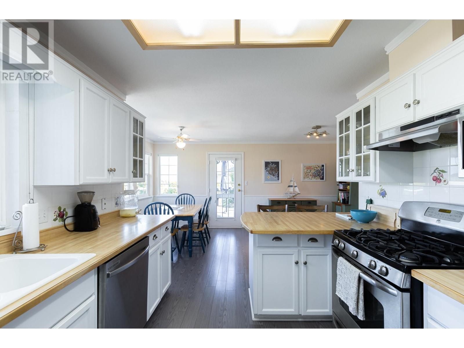 855 Oceanmount Boulevard, Gibsons, British Columbia  V0N 1V8 - Photo 15 - R2824510