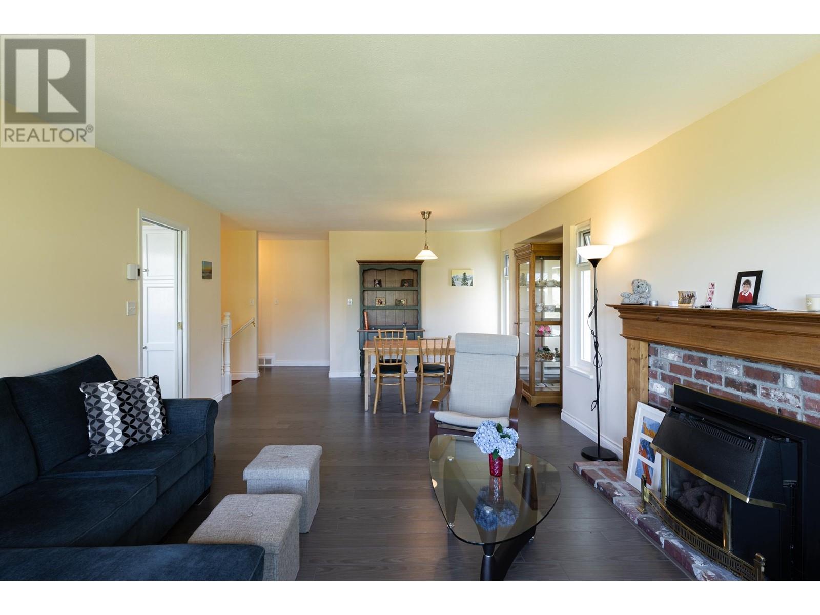 855 Oceanmount Boulevard, Gibsons, British Columbia  V0N 1V8 - Photo 12 - R2824510