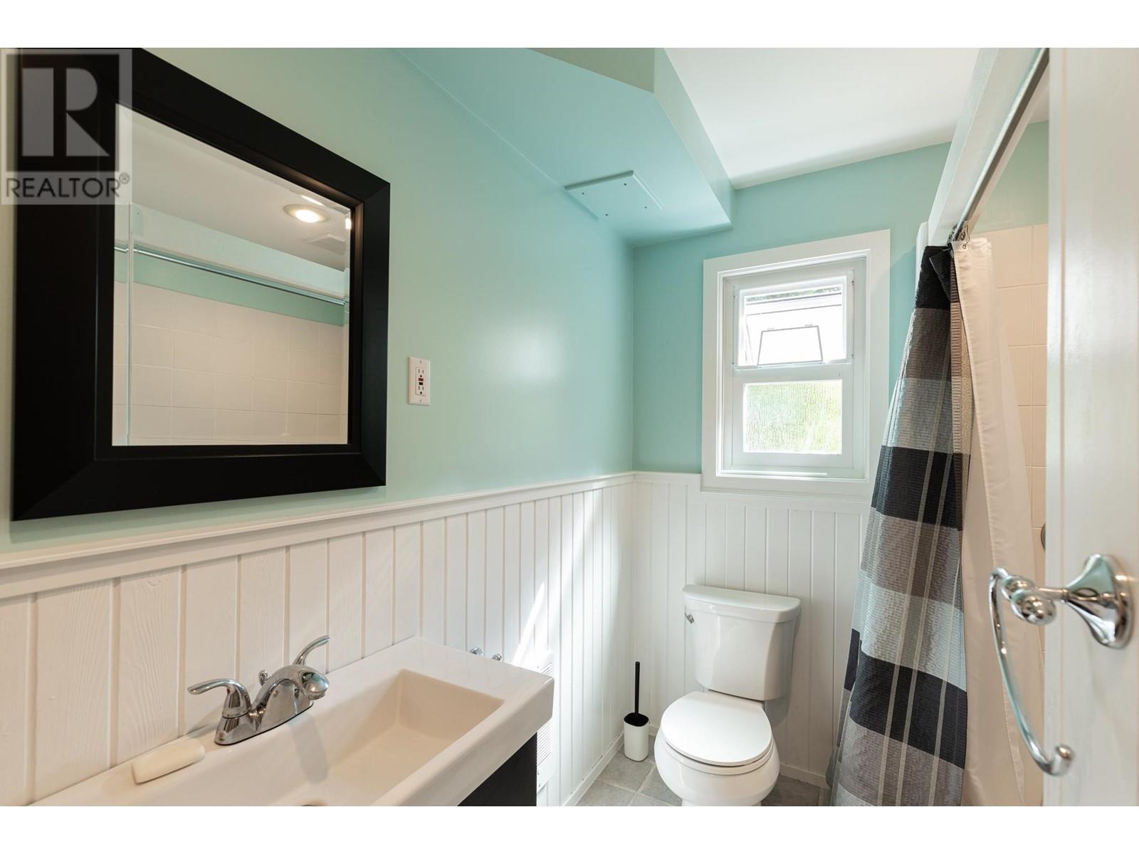855 Oceanmount Boulevard, Gibsons, British Columbia  V0N 1V8 - Photo 22 - R2824510