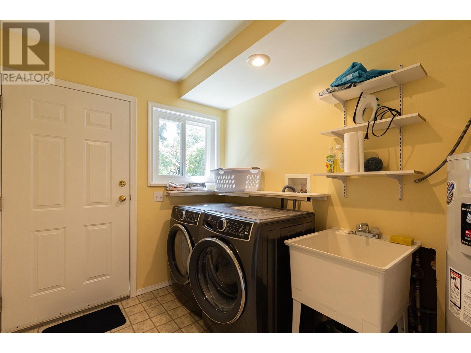855 Oceanmount Boulevard, Gibsons, British Columbia  V0N 1V8 - Photo 24 - R2824510