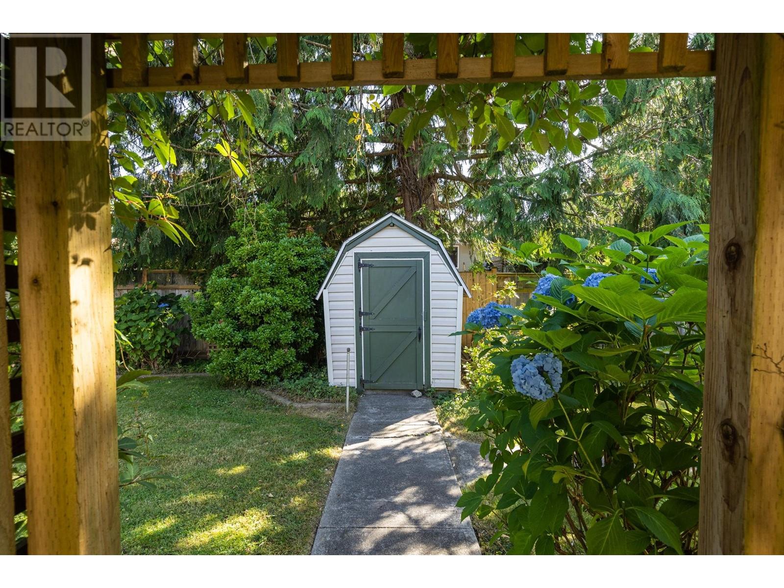 855 Oceanmount Boulevard, Gibsons, British Columbia  V0N 1V8 - Photo 35 - R2824510