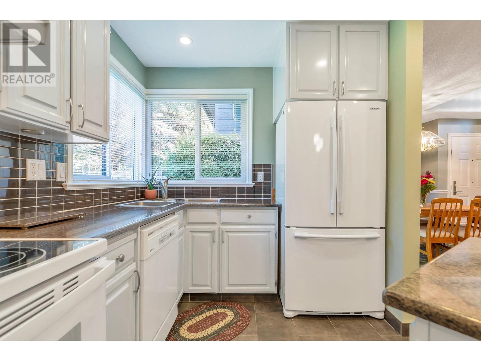 7255 Weaver Court, Vancouver, British Columbia  V5S 3Y8 - Photo 10 - R2827222