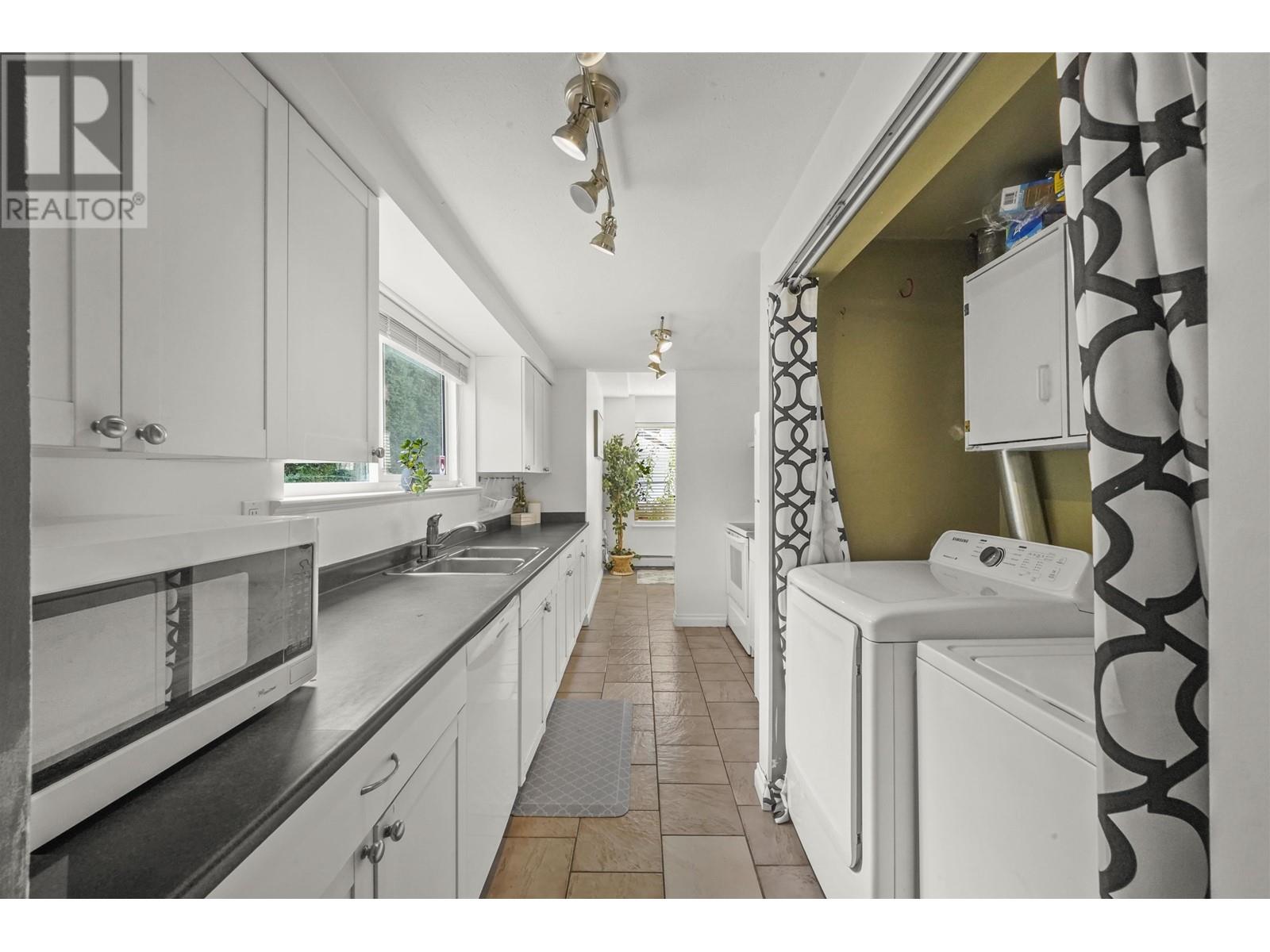 12071 Mcintyre Court, Maple Ridge, British Columbia  V2X 8M8 - Photo 15 - R2827233