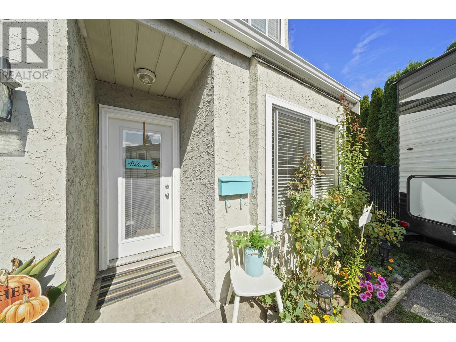 12071 Mcintyre Court, Maple Ridge, British Columbia  V2X 8M8 - Photo 2 - R2827233