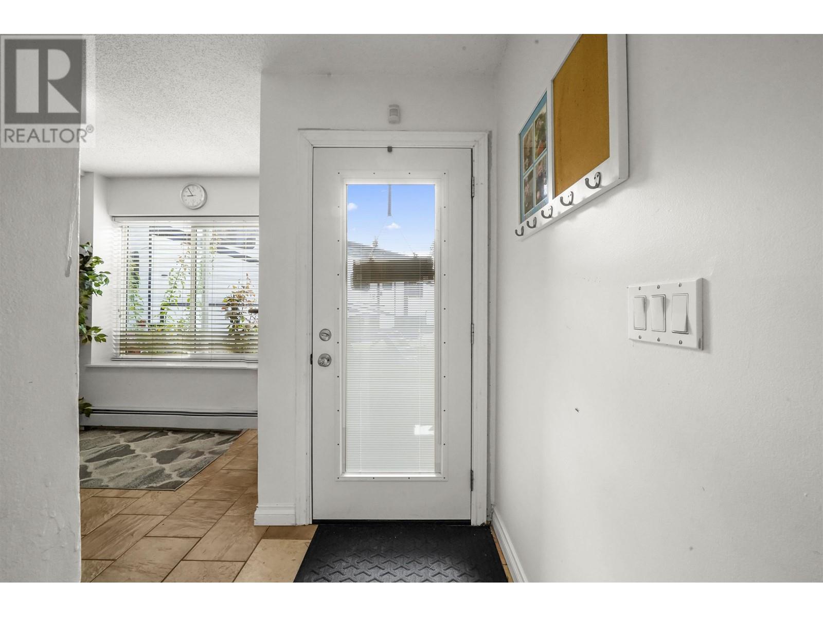 12071 Mcintyre Court, Maple Ridge, British Columbia  V2X 8M8 - Photo 3 - R2827233