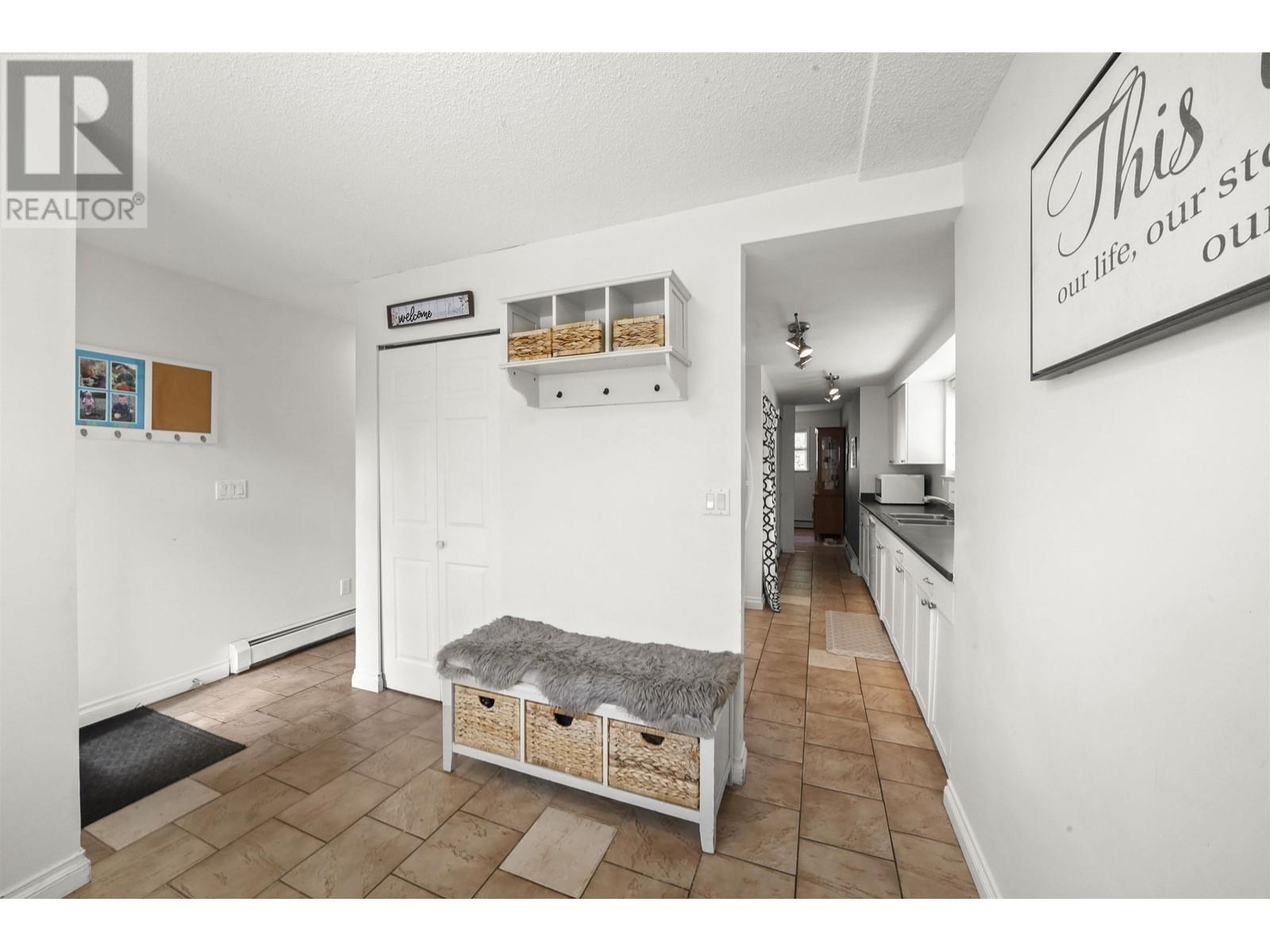 12071 Mcintyre Court, Maple Ridge, British Columbia  V2X 8M8 - Photo 6 - R2827233