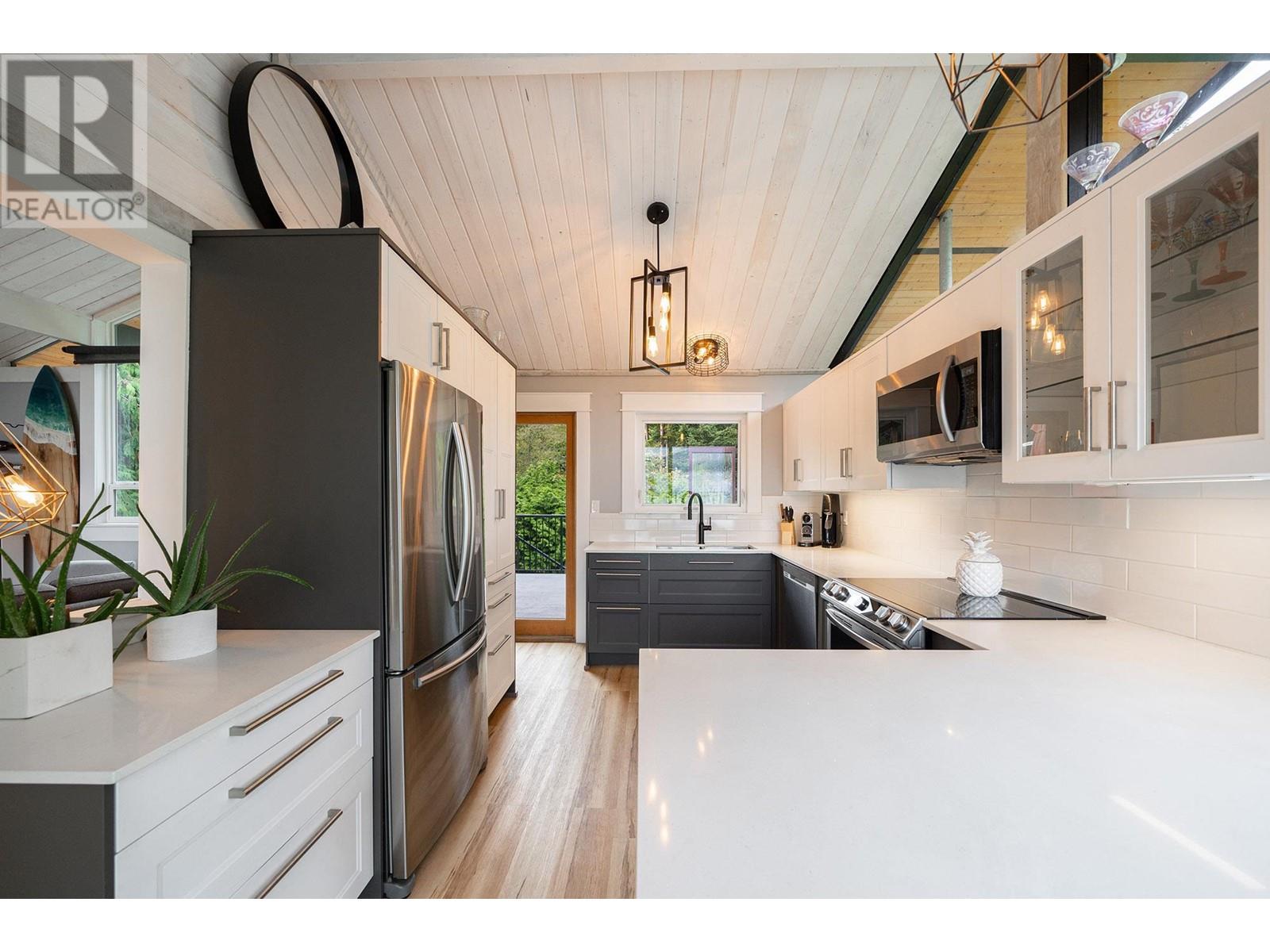 1156 Senator Road, Bowen Island, British Columbia  V0N 1G1 - Photo 11 - R2821494