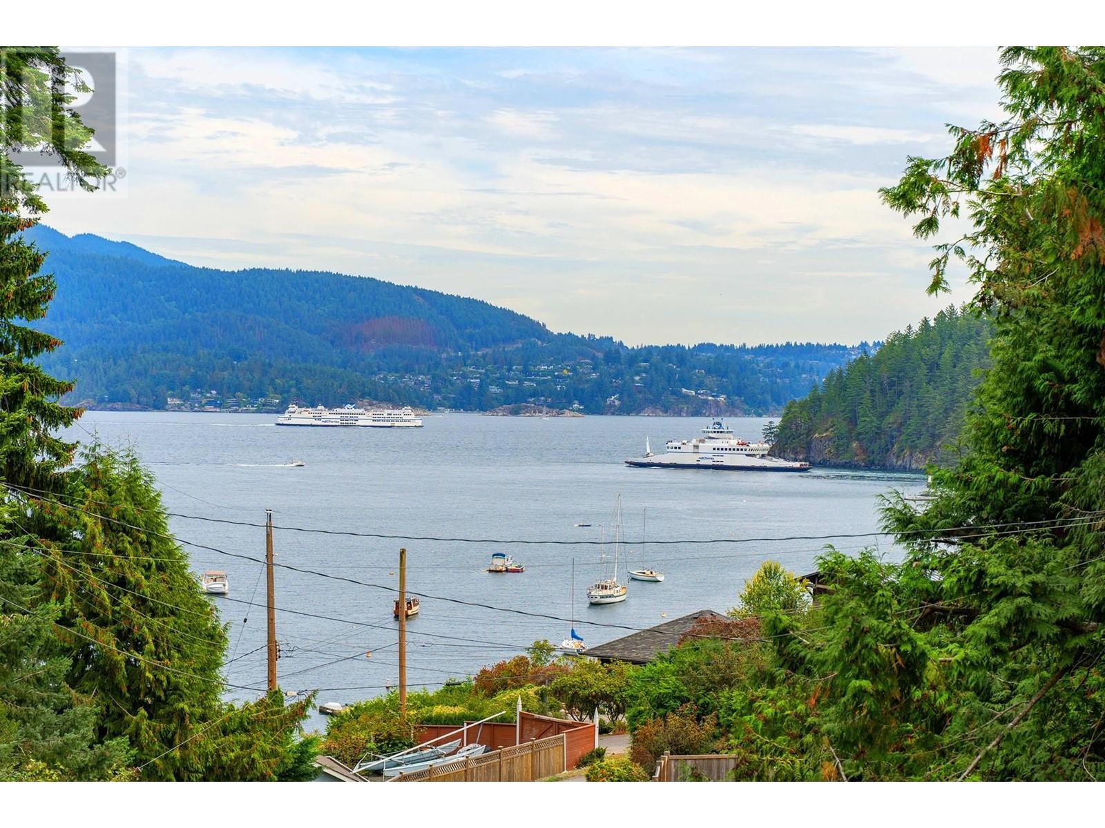 1156 Senator Road, Bowen Island, British Columbia  V0N 1G1 - Photo 3 - R2821494