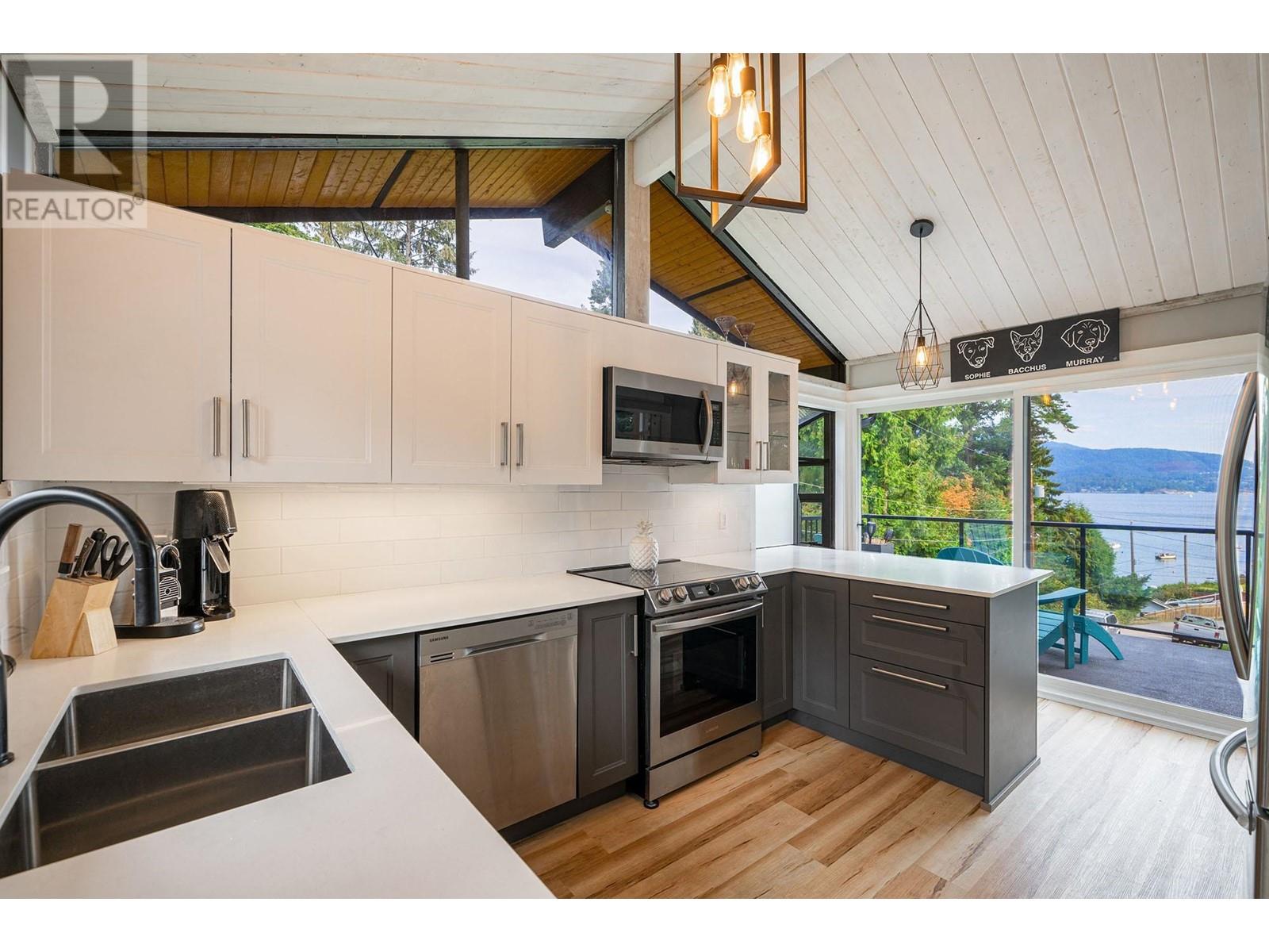 1156 Senator Road, Bowen Island, British Columbia  V0N 1G1 - Photo 5 - R2821494