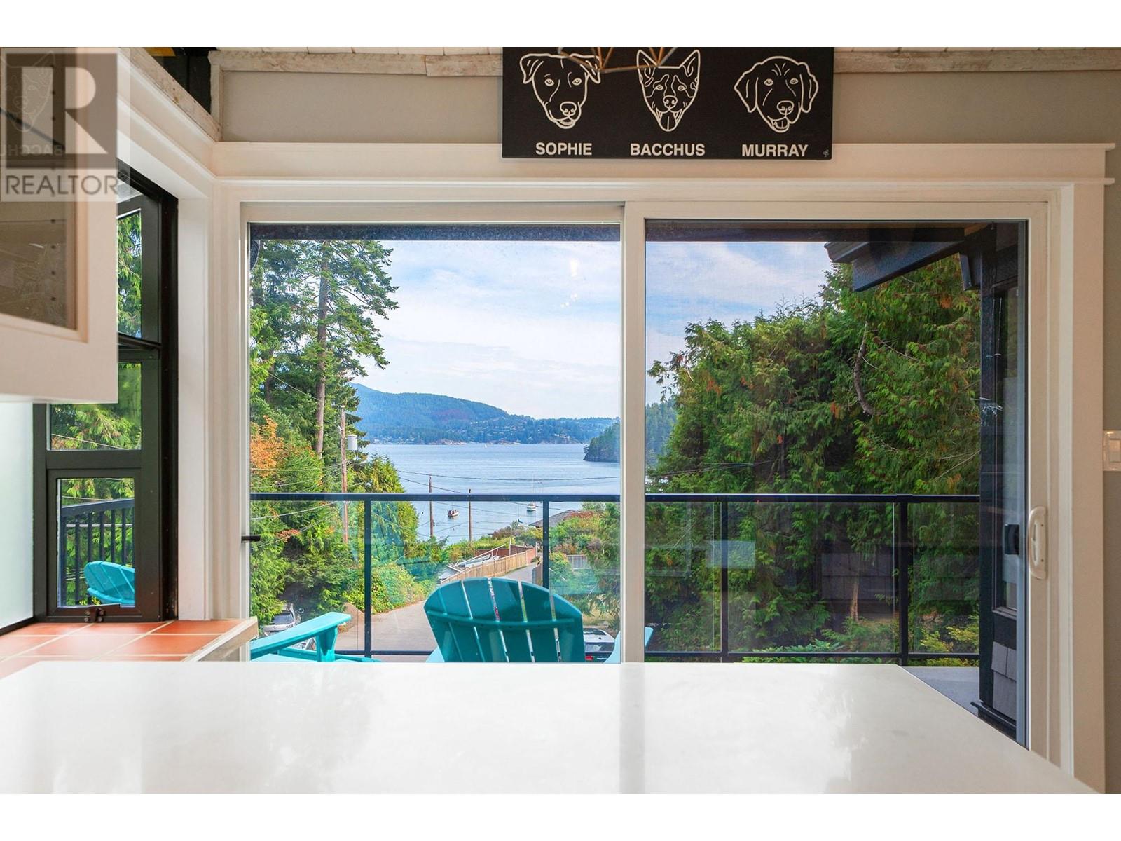 1156 Senator Road, Bowen Island, British Columbia  V0N 1G1 - Photo 2 - R2821494
