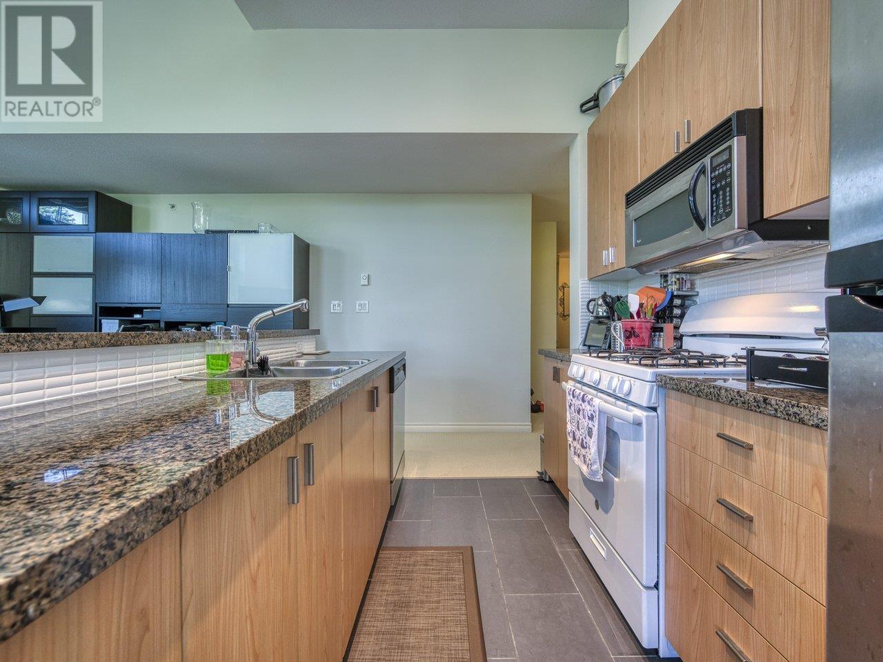 410 6888 Southpoint Drive, Burnaby, British Columbia  V3N 5E3 - Photo 11 - R2827186