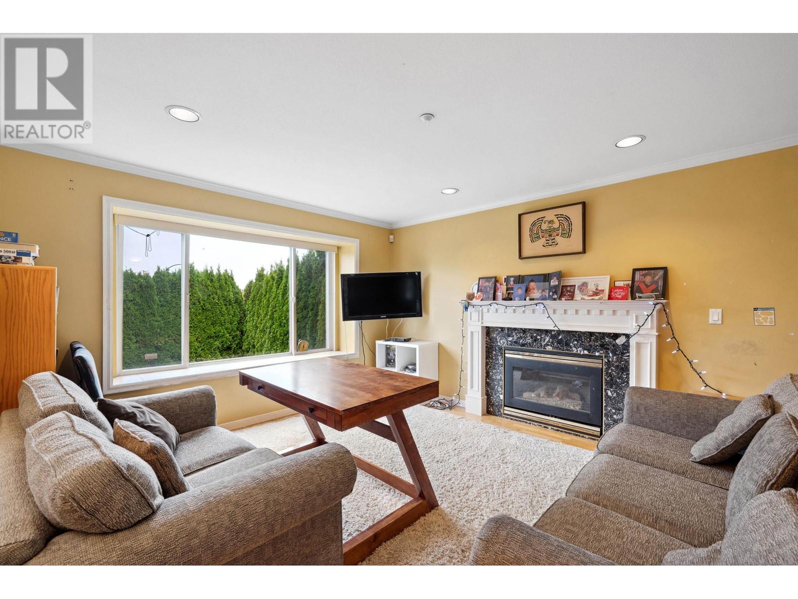 3298 E 2ND AVENUE, vancouver, British Columbia