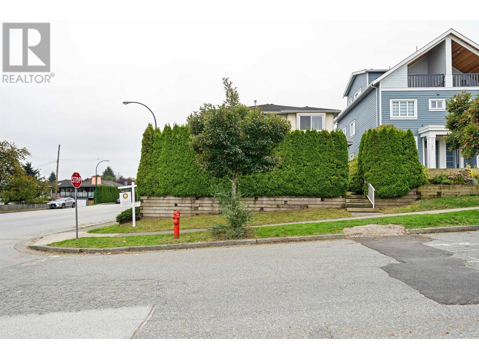 3298 E 2nd Avenue, Vancouver, British Columbia  V5M 1G3 - Photo 3 - R2825931