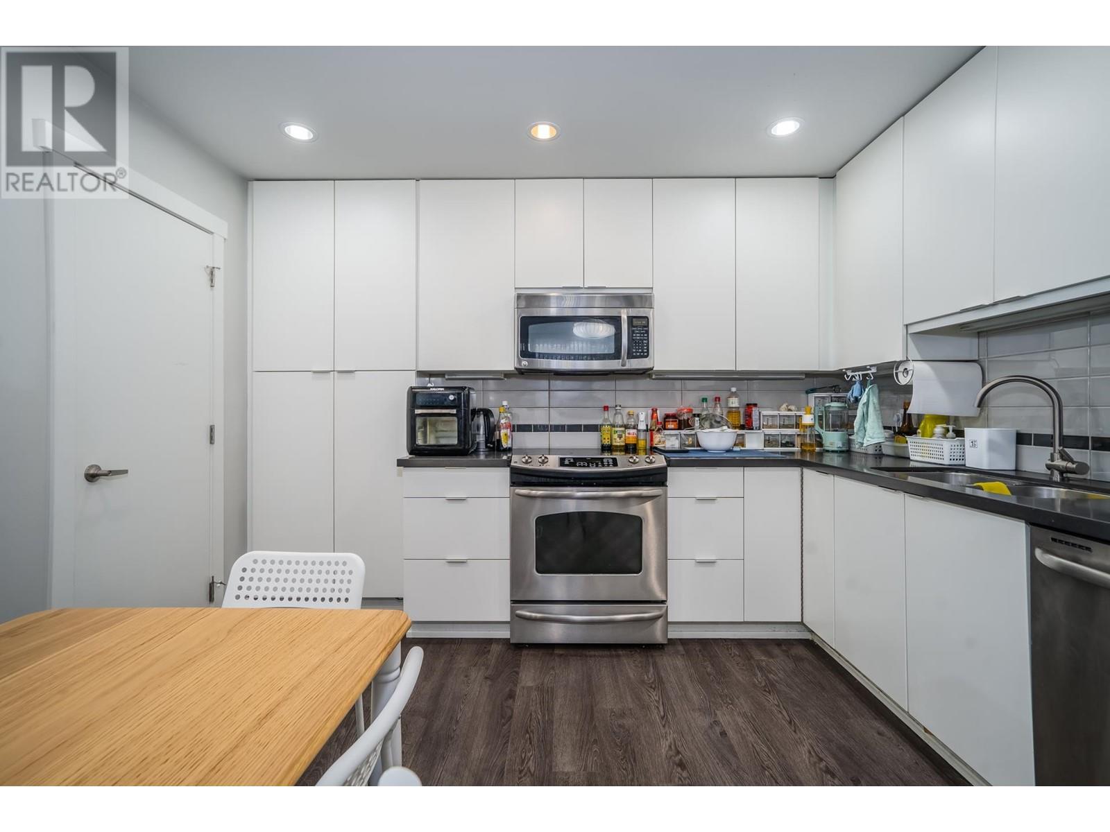 102 9025 Highland Court, Burnaby, British Columbia  V5A 0A8 - Photo 14 - R2827147