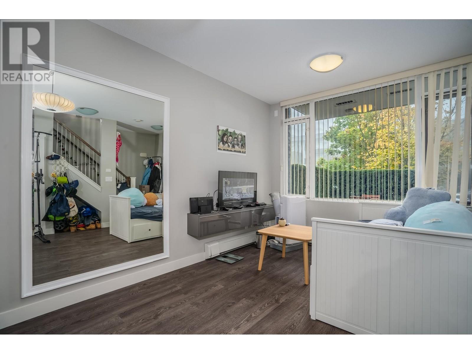 102 9025 Highland Court, Burnaby, British Columbia  V5A 0A8 - Photo 4 - R2827147