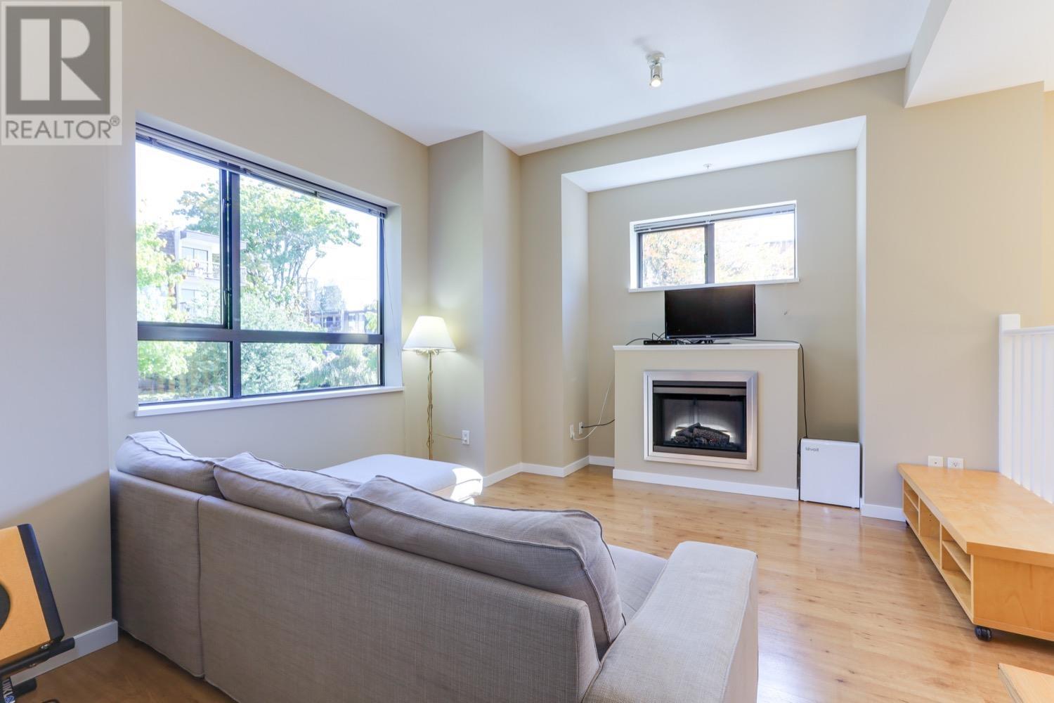 396 Westview Street, Coquitlam, British Columbia  V3K 0A3 - Photo 5 - R2827318