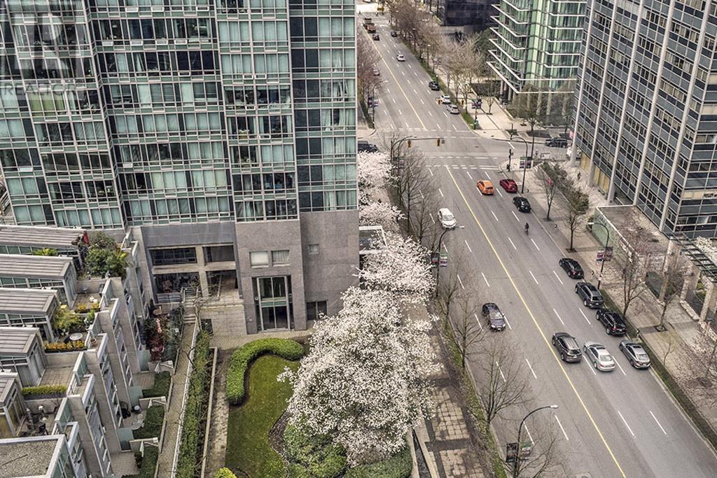 1602 1200 W Georgia Street, Vancouver, British Columbia  V6E 4R2 - Photo 11 - R2827332