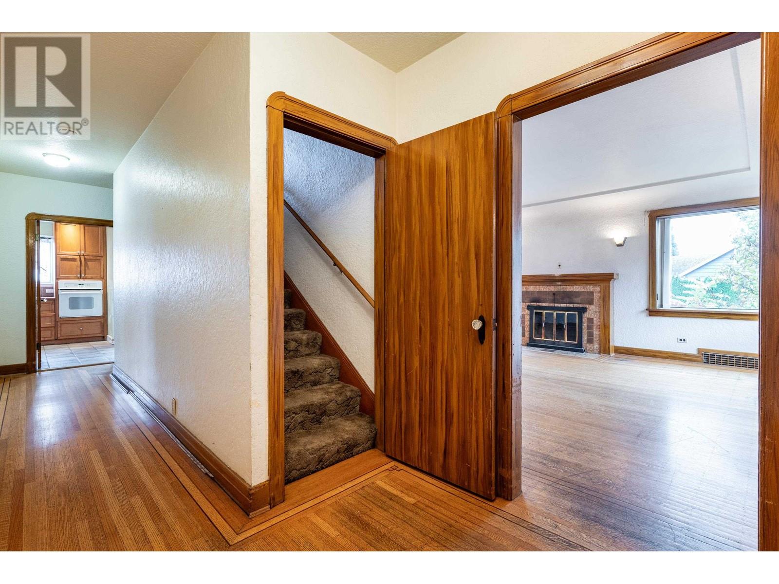 1522 Nanaimo Street, New Westminster, British Columbia  V3M 2G4 - Photo 4 - R2827261