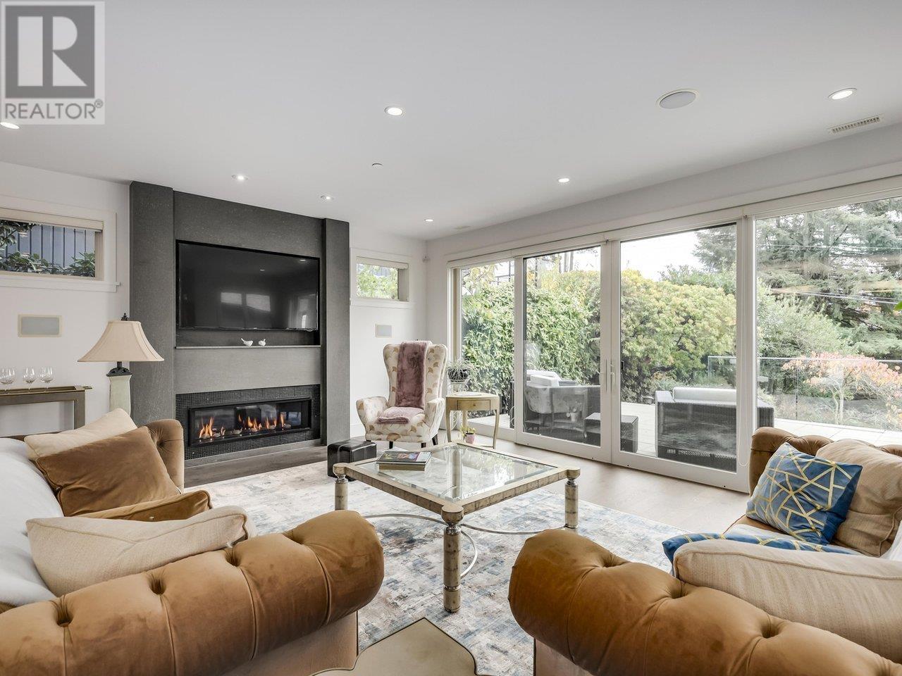 1091 Esquimalt Avenue, West Vancouver, British Columbia  V7T 1J9 - Photo 1 - R2827260