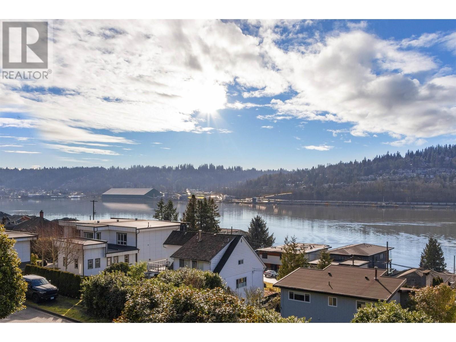 120 April Road, Port Moody, British Columbia  V3H 3M5 - Photo 3 - R2827291