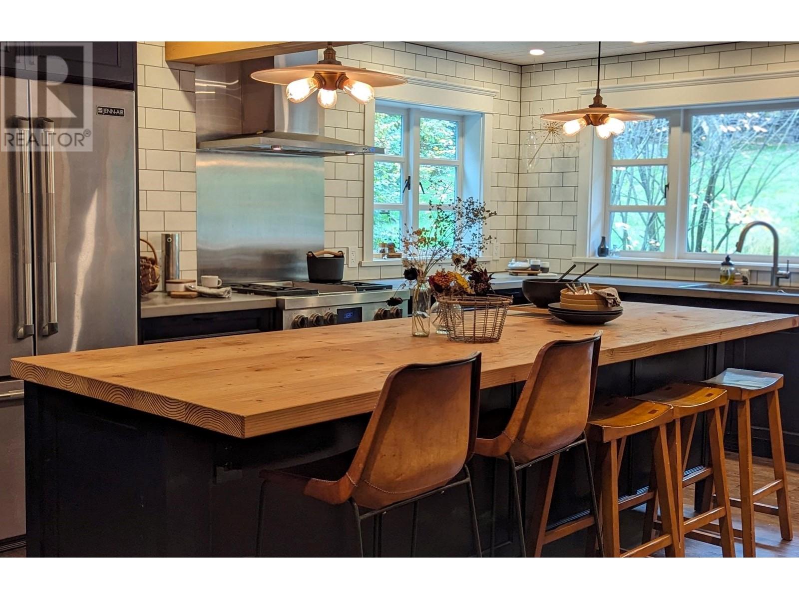 1354 MOUNT GARDNER ROAD, bowen island, British Columbia
