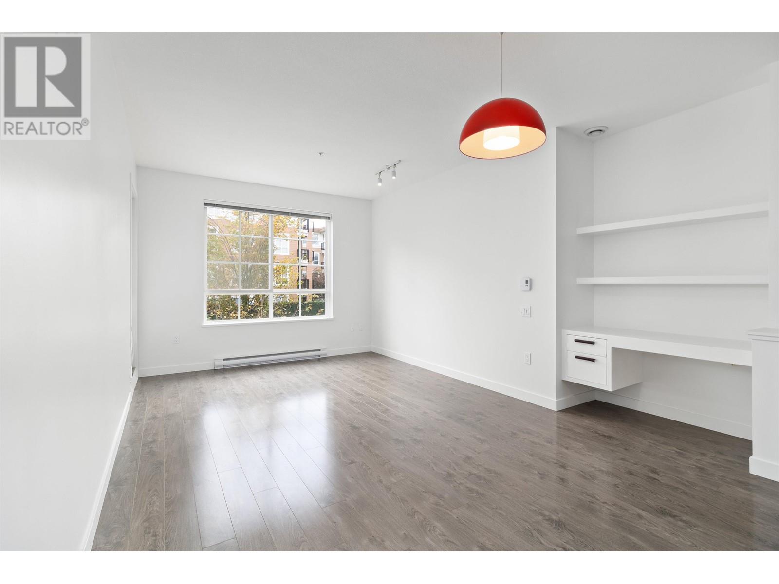 212 618 Como Lake Avenue, Coquitlam, British Columbia  V3J 0G1 - Photo 4 - R2827211