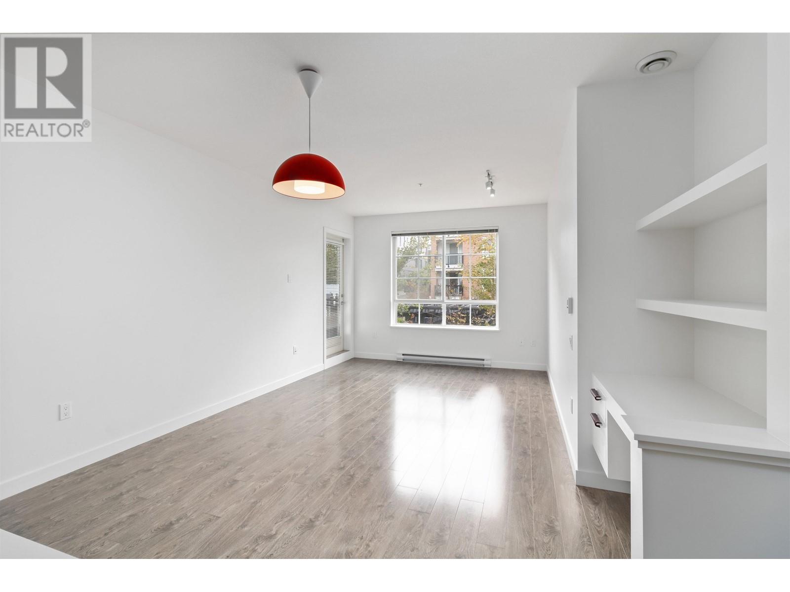 212 618 Como Lake Avenue, Coquitlam, British Columbia  V3J 0G1 - Photo 3 - R2827211