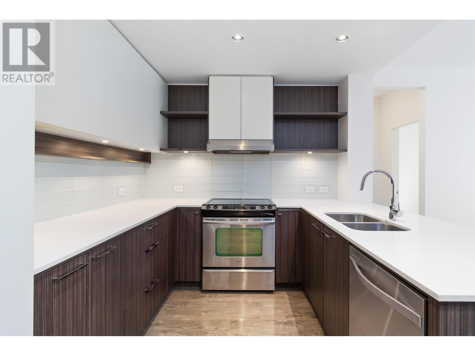 212 618 Como Lake Avenue, Coquitlam, British Columbia  V3J 0G1 - Photo 10 - R2827211