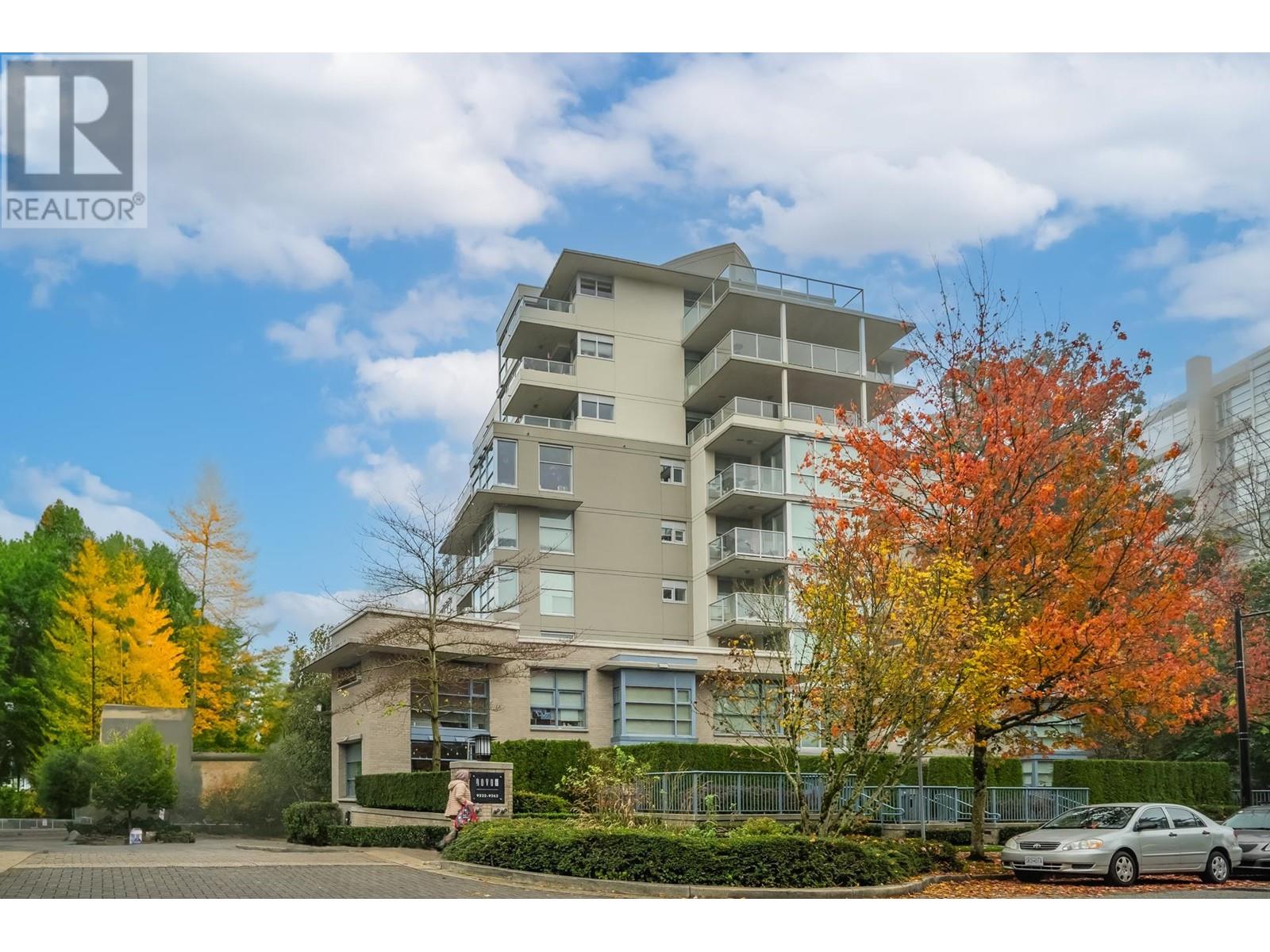 802 9262 UNIVERSITY CRESCENT, burnaby, British Columbia