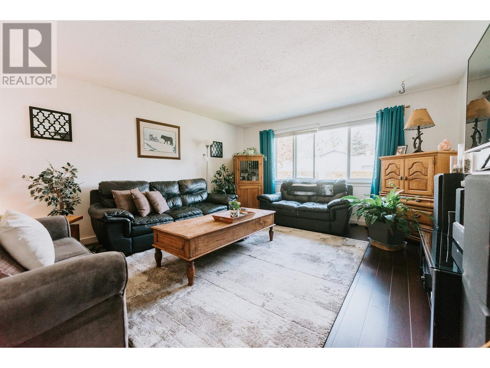 773 Seacot Way, Gibsons, British Columbia  V0N 1V9 - Photo 3 - R2818659