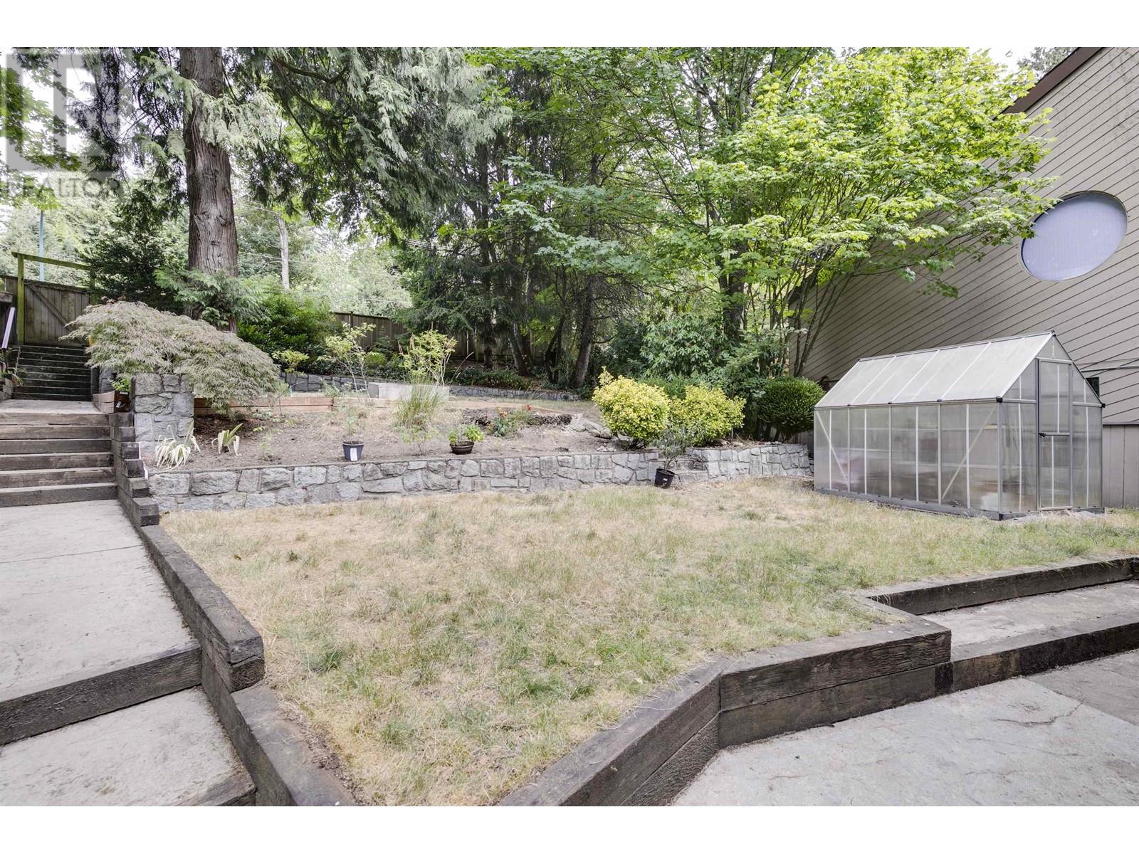 307 Mariner Way, Coquitlam, British Columbia  V3K 1N5 - Photo 11 - R2812757