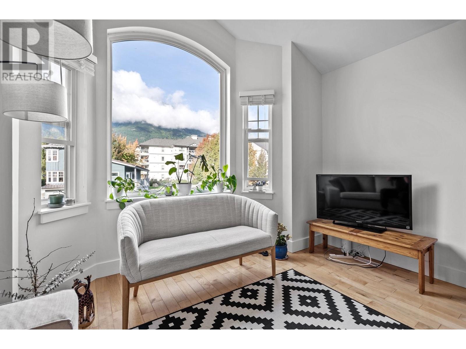 38106 Fourth Avenue, Squamish, British Columbia  V8B 0A9 - Photo 10 - R2827285