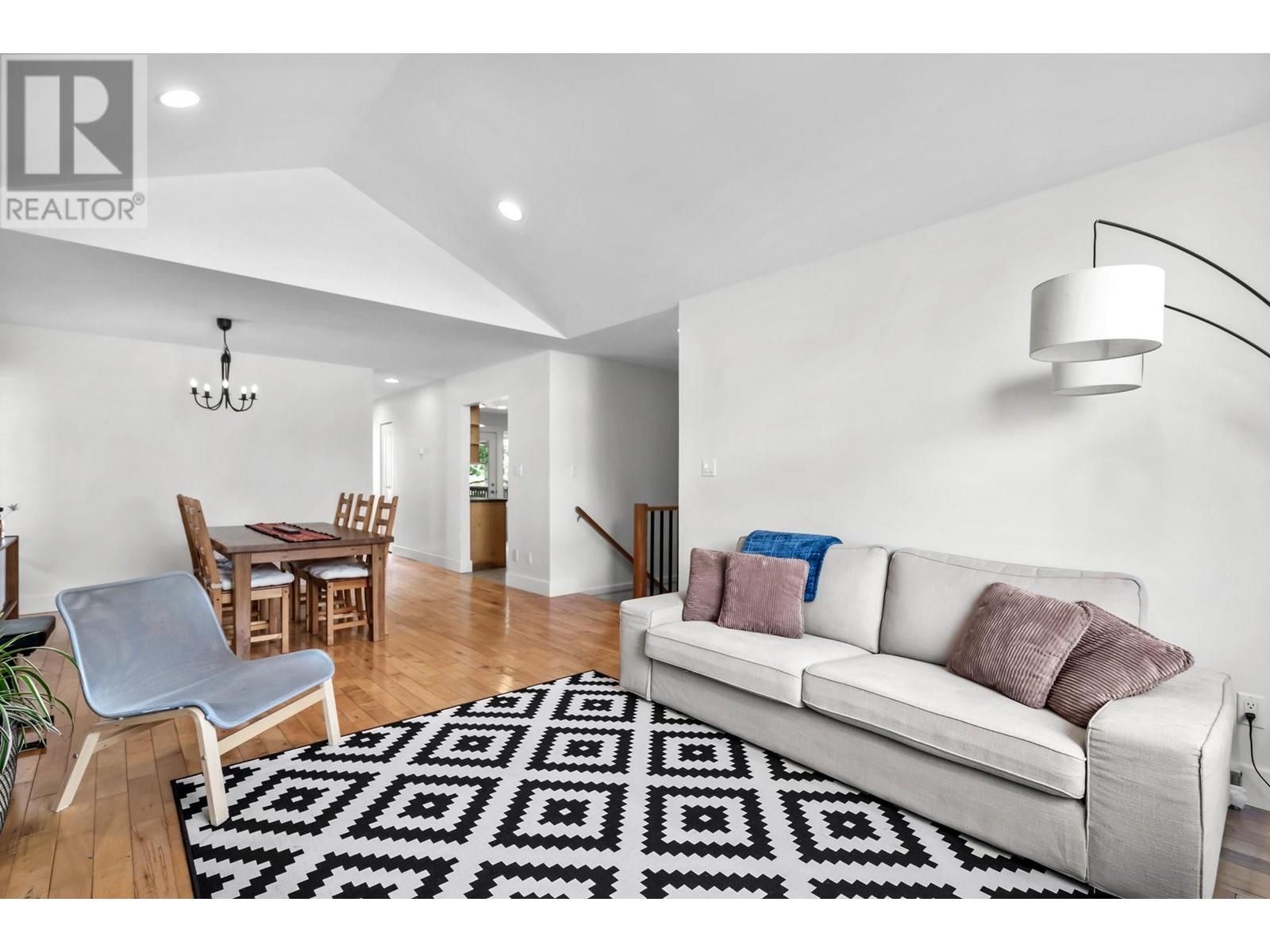 38106 Fourth Avenue, Squamish, British Columbia  V8B 0A9 - Photo 7 - R2827285