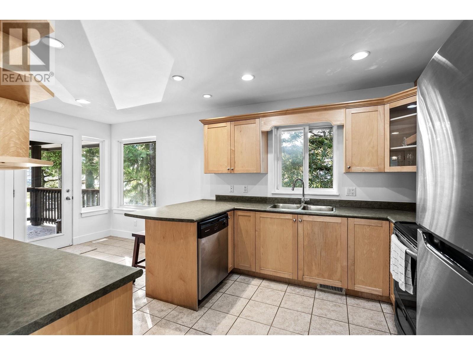 38106 Fourth Avenue, Squamish, British Columbia  V8B 0A9 - Photo 12 - R2827285
