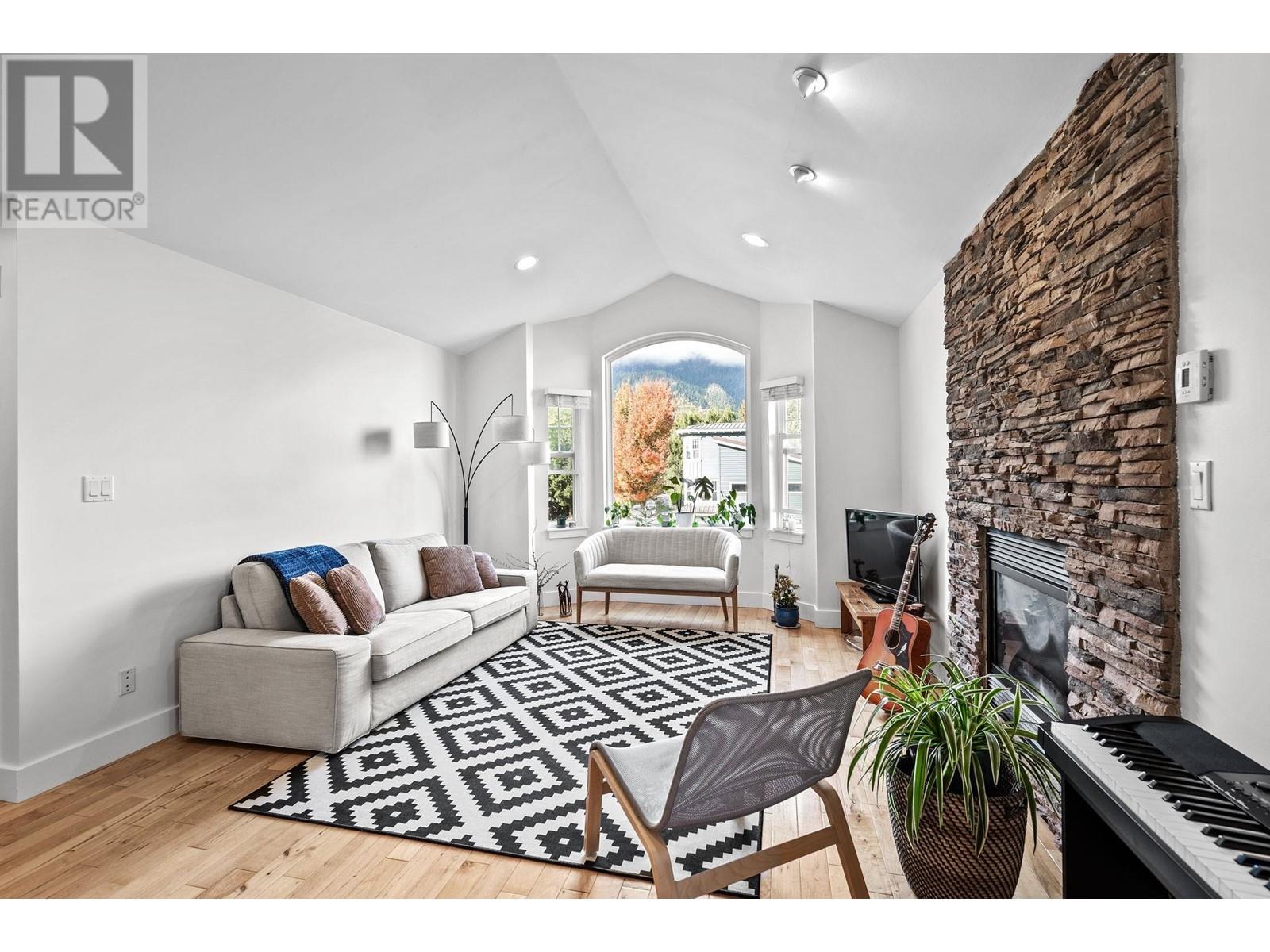 38106 Fourth Avenue, Squamish, British Columbia  V8B 0A9 - Photo 6 - R2827285