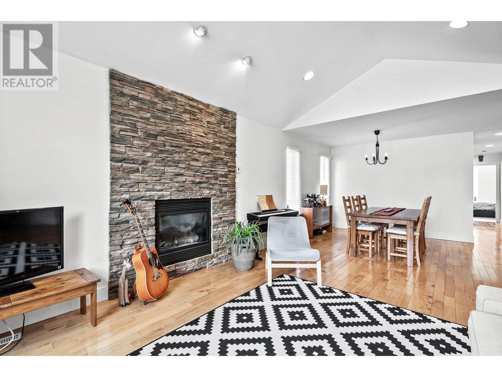 38106 Fourth Avenue, Squamish, British Columbia  V8B 0A9 - Photo 9 - R2827285