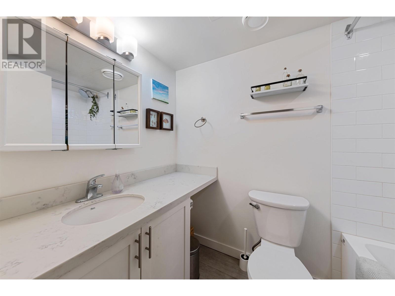 305 357 E 2nd Street, North Vancouver, British Columbia  V7L 1C6 - Photo 9 - R2827169