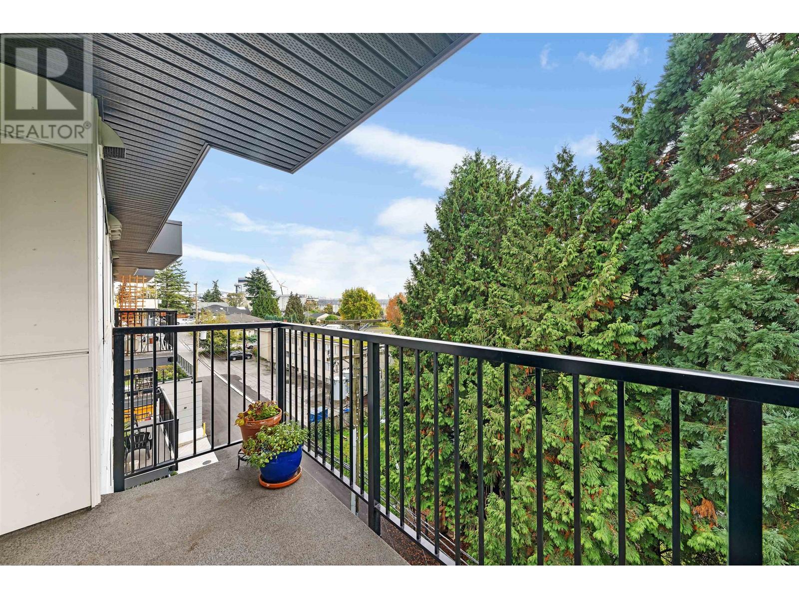 305 357 E 2nd Street, North Vancouver, British Columbia  V7L 1C6 - Photo 2 - R2827169