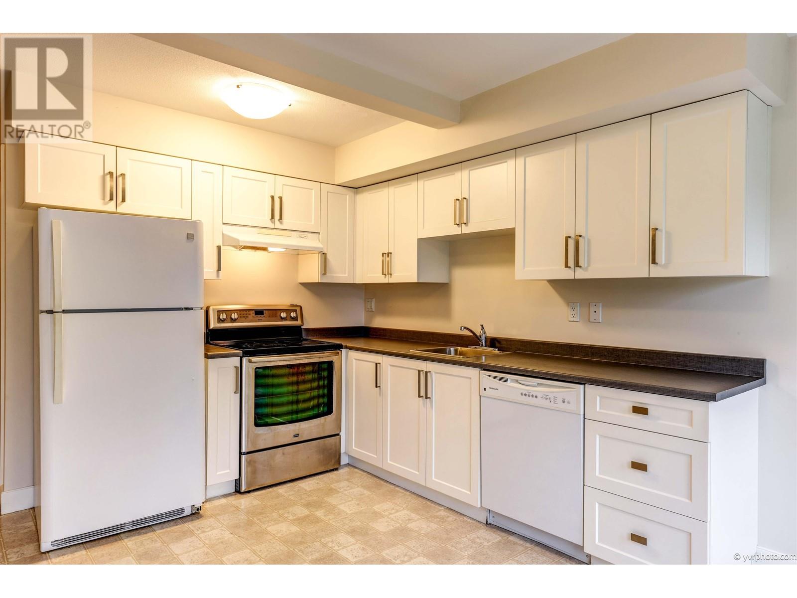 3430 Princeton Avenue, Coquitlam, British Columbia  V3E 0G1 - Photo 32 - R2827298
