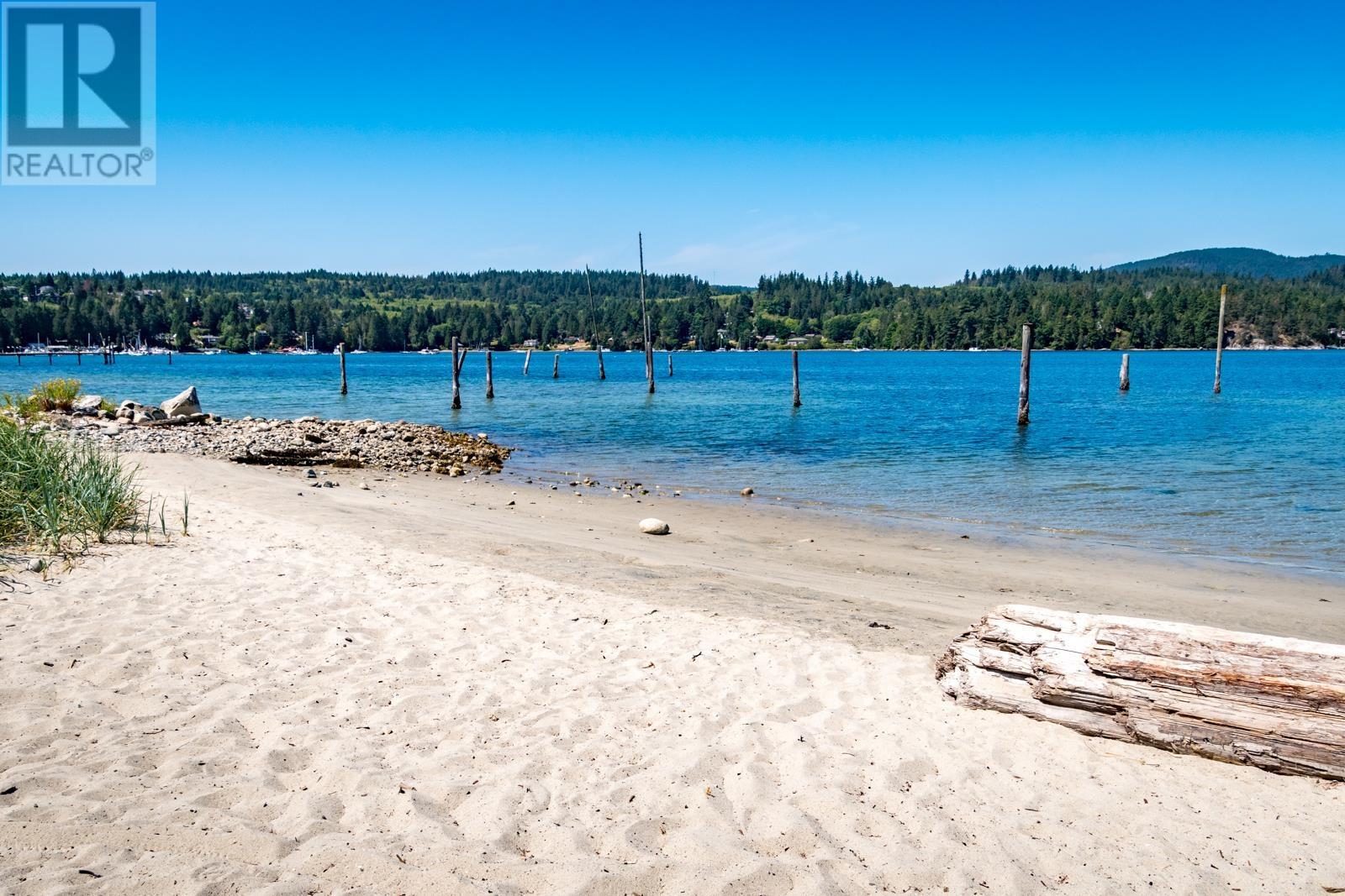 5933 BEACHGATE LANE, sechelt, British Columbia