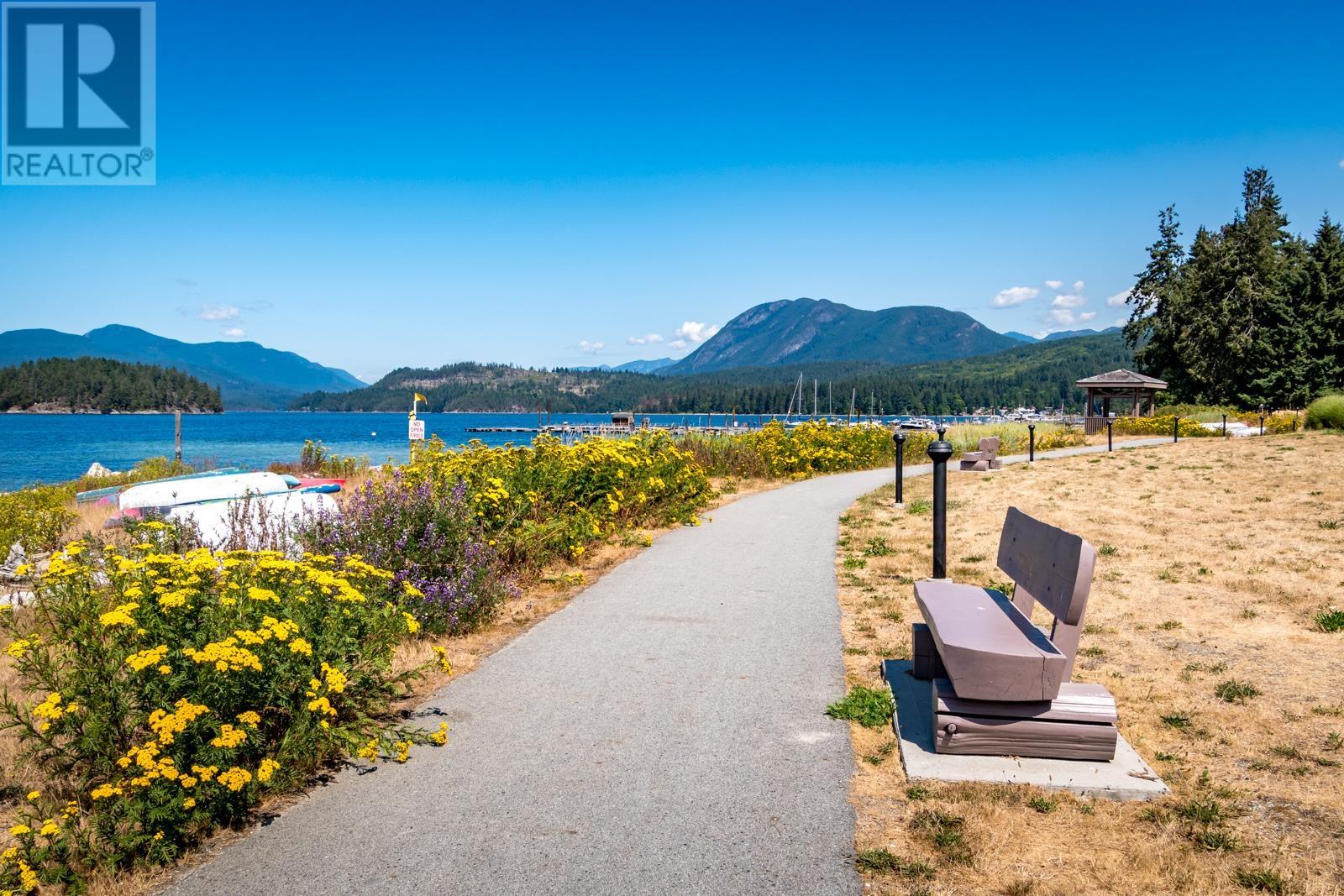 5933 Beachgate Lane, Sechelt, British Columbia  V7Z 0S3 - Photo 2 - R2801364