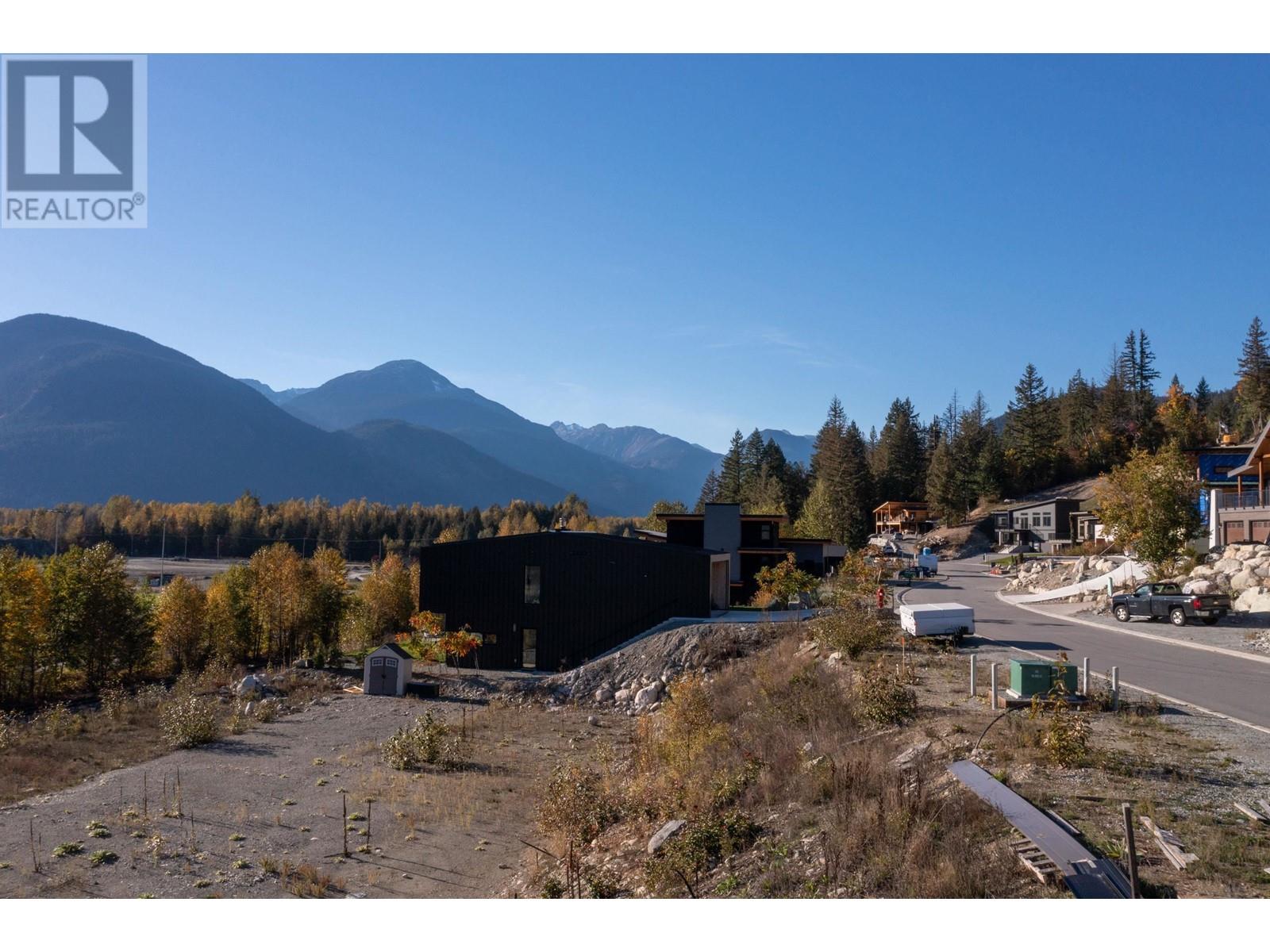 7637 Seven O'clock Drive, Pemberton, British Columbia  V0N 2L3 - Photo 13 - R2827271