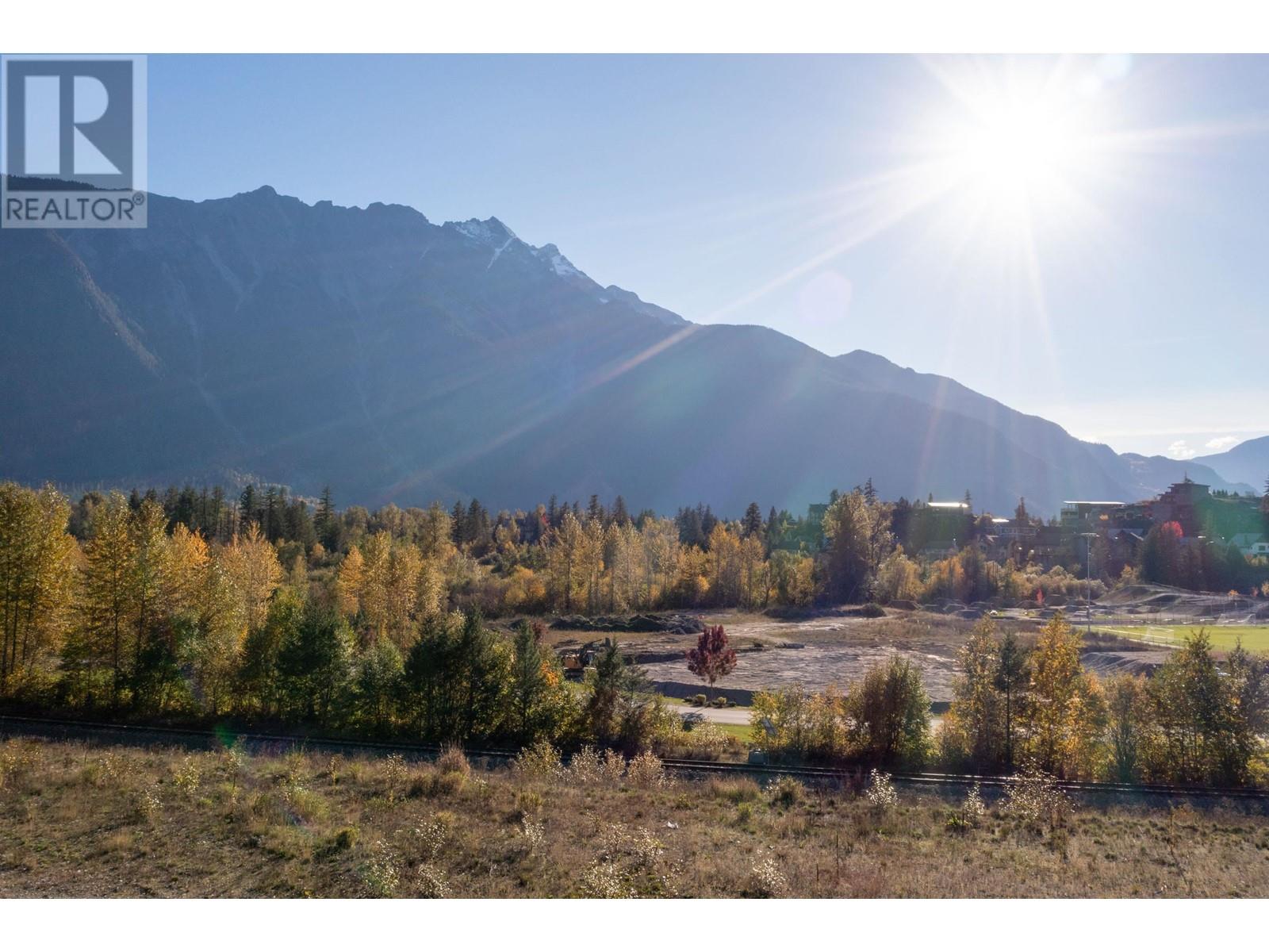 7637 Seven O'clock Drive, Pemberton, British Columbia  V0N 2L3 - Photo 3 - R2827271