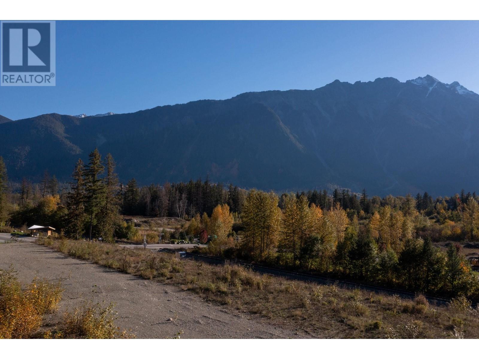 7637 Seven O'clock Drive, Pemberton, British Columbia  V0N 2L3 - Photo 2 - R2827271