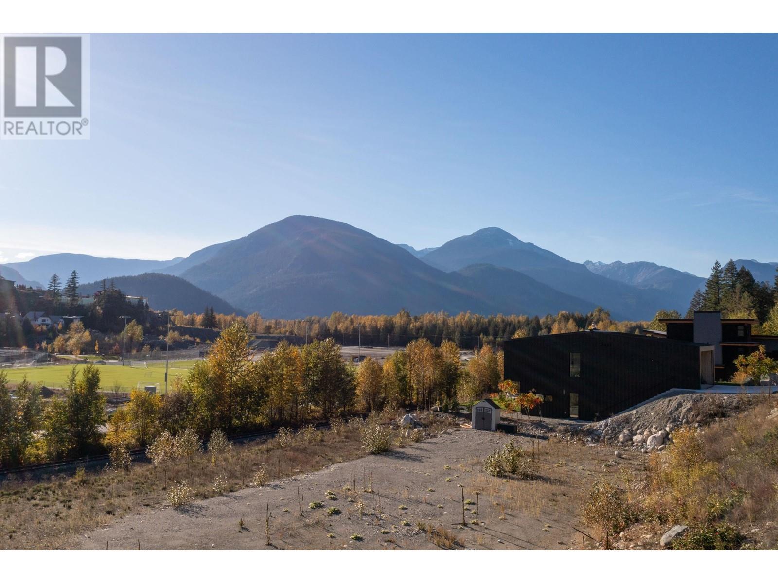 7637 Seven O'clock Drive, Pemberton, British Columbia  V0N 2L3 - Photo 4 - R2827271