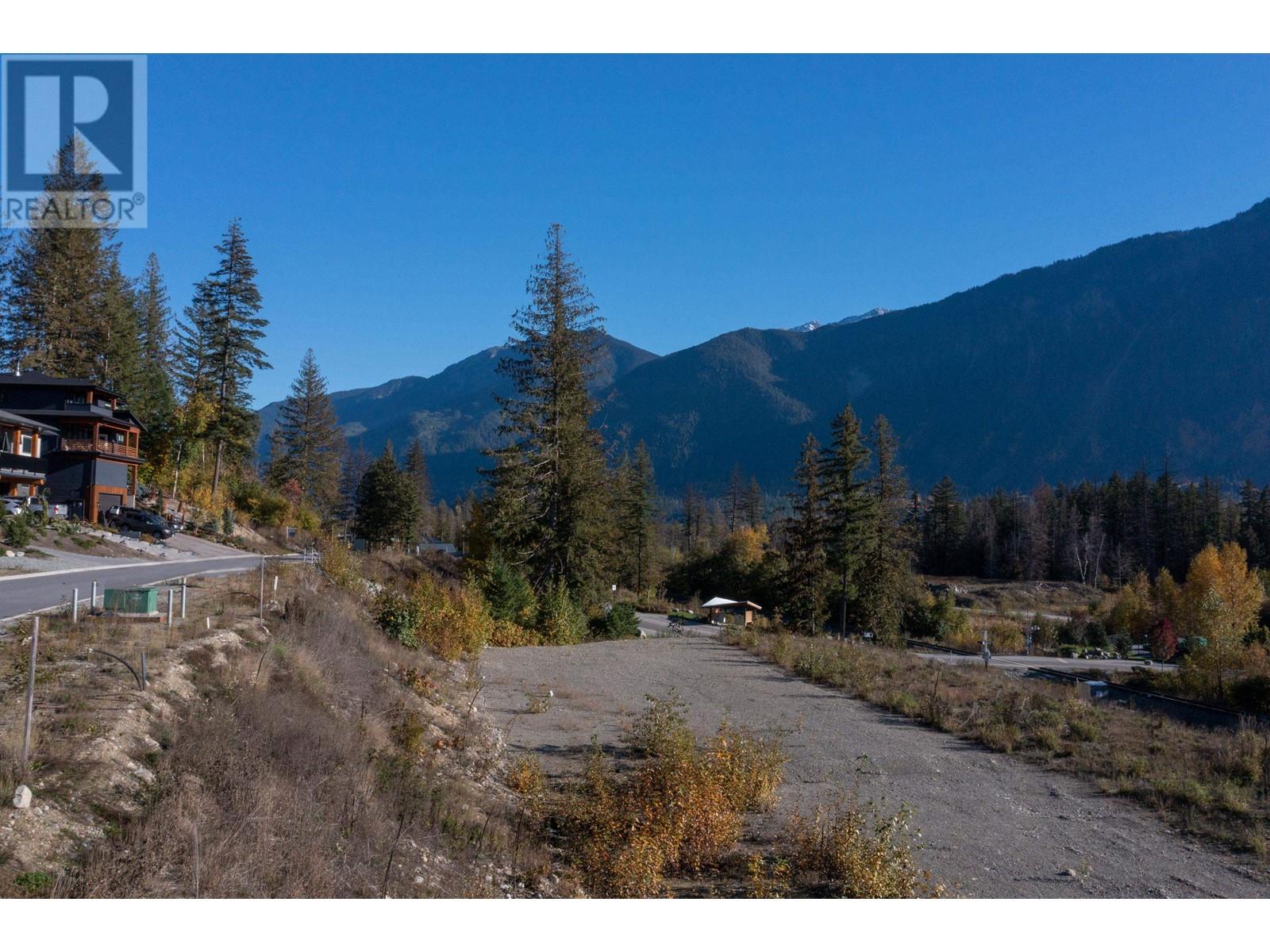 7637 Seven O'clock Drive, Pemberton, British Columbia  V0N 2L3 - Photo 12 - R2827271