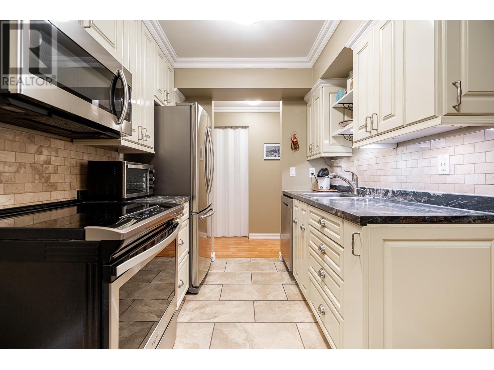 404 715 Royal Avenue, New Westminster, British Columbia  V3M 5X4 - Photo 11 - R2827338