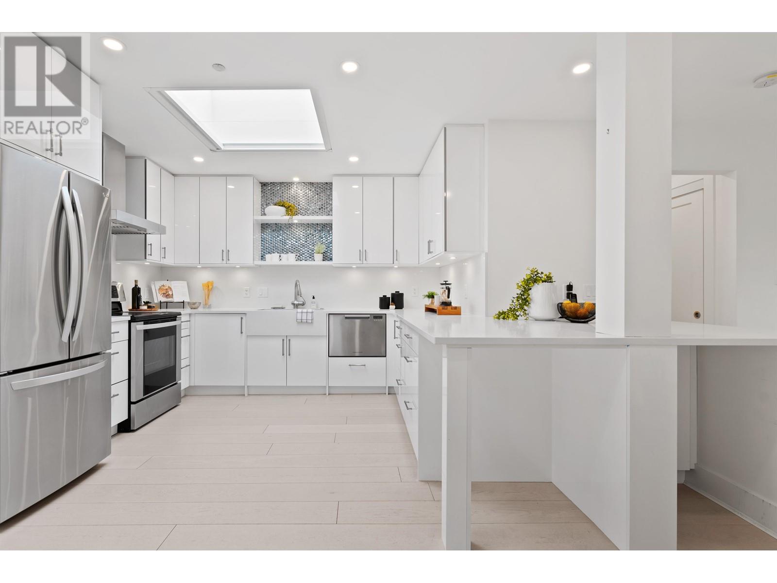 306 843 22nd Street, West Vancouver, British Columbia  V7V 4C1 - Photo 10 - R2827347