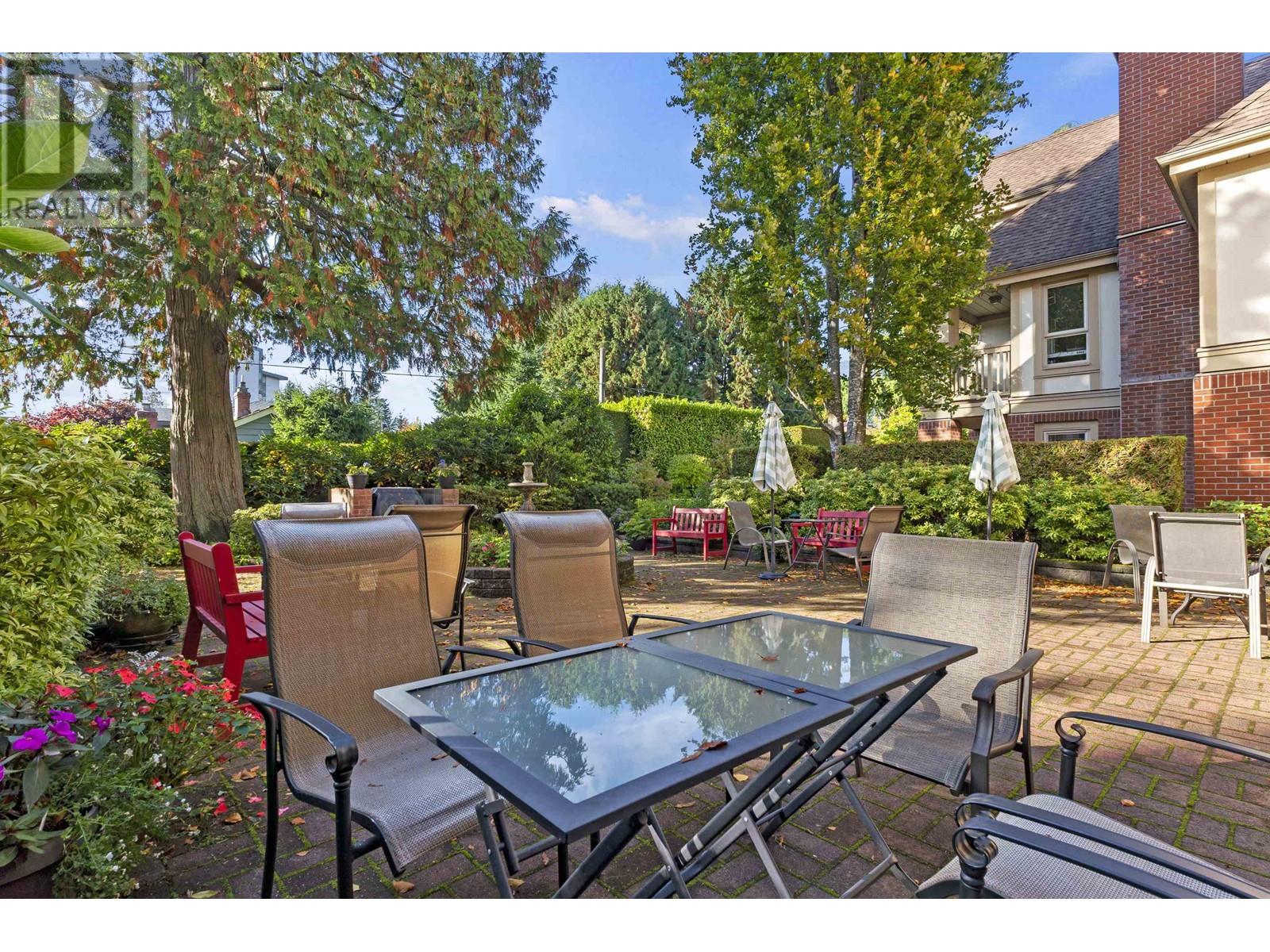 306 843 22nd Street, West Vancouver, British Columbia  V7V 4C1 - Photo 2 - R2827347